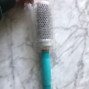 Moroccanoil Medium round brush in 35
